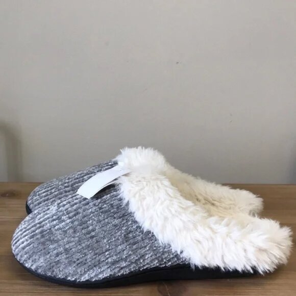 Isotoner Slippers - Picture 2 of 6